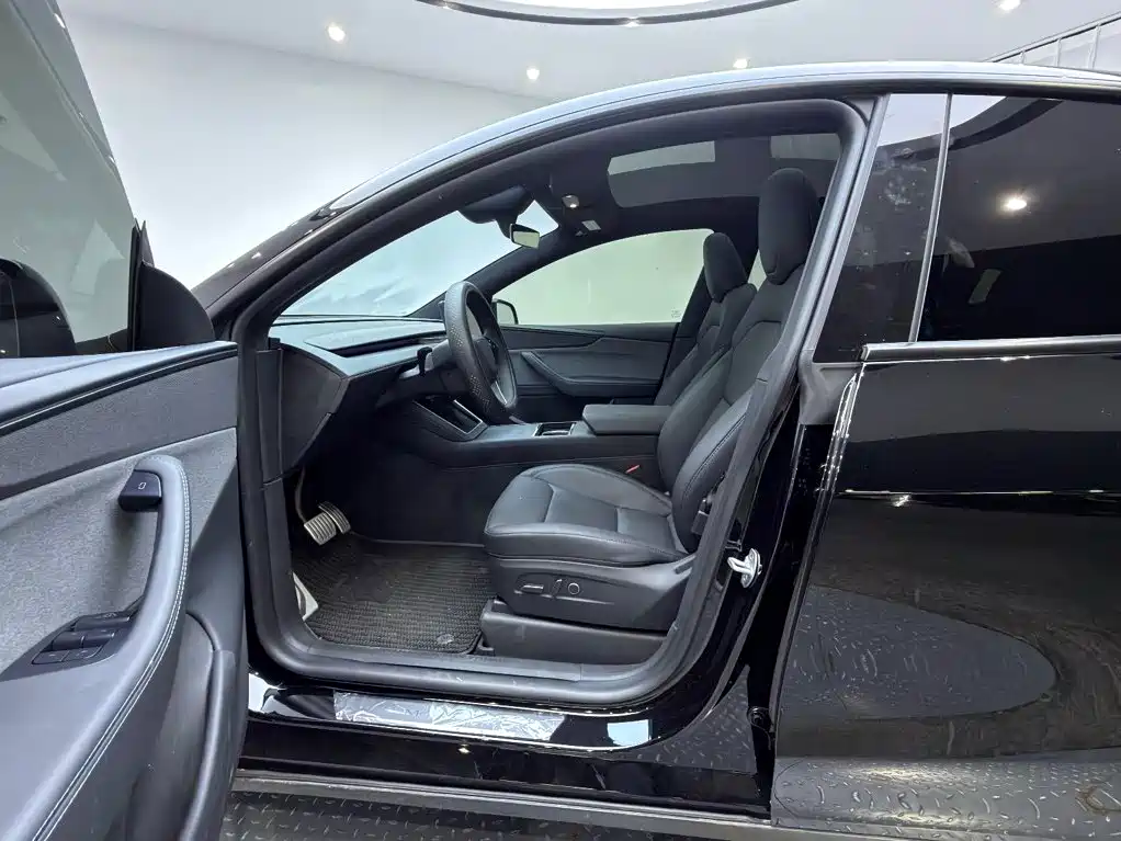 Tesla Model Y 2026 2026 Rear-Wheel Drive