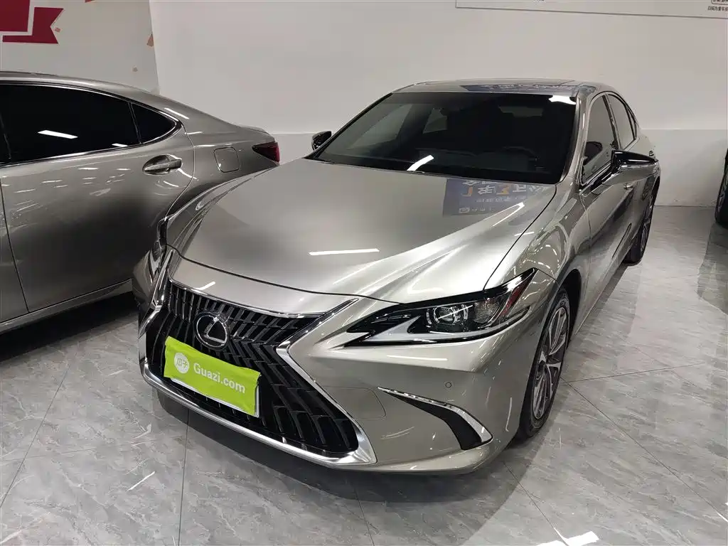 Lexus ES 2022 300h Excellence Edition