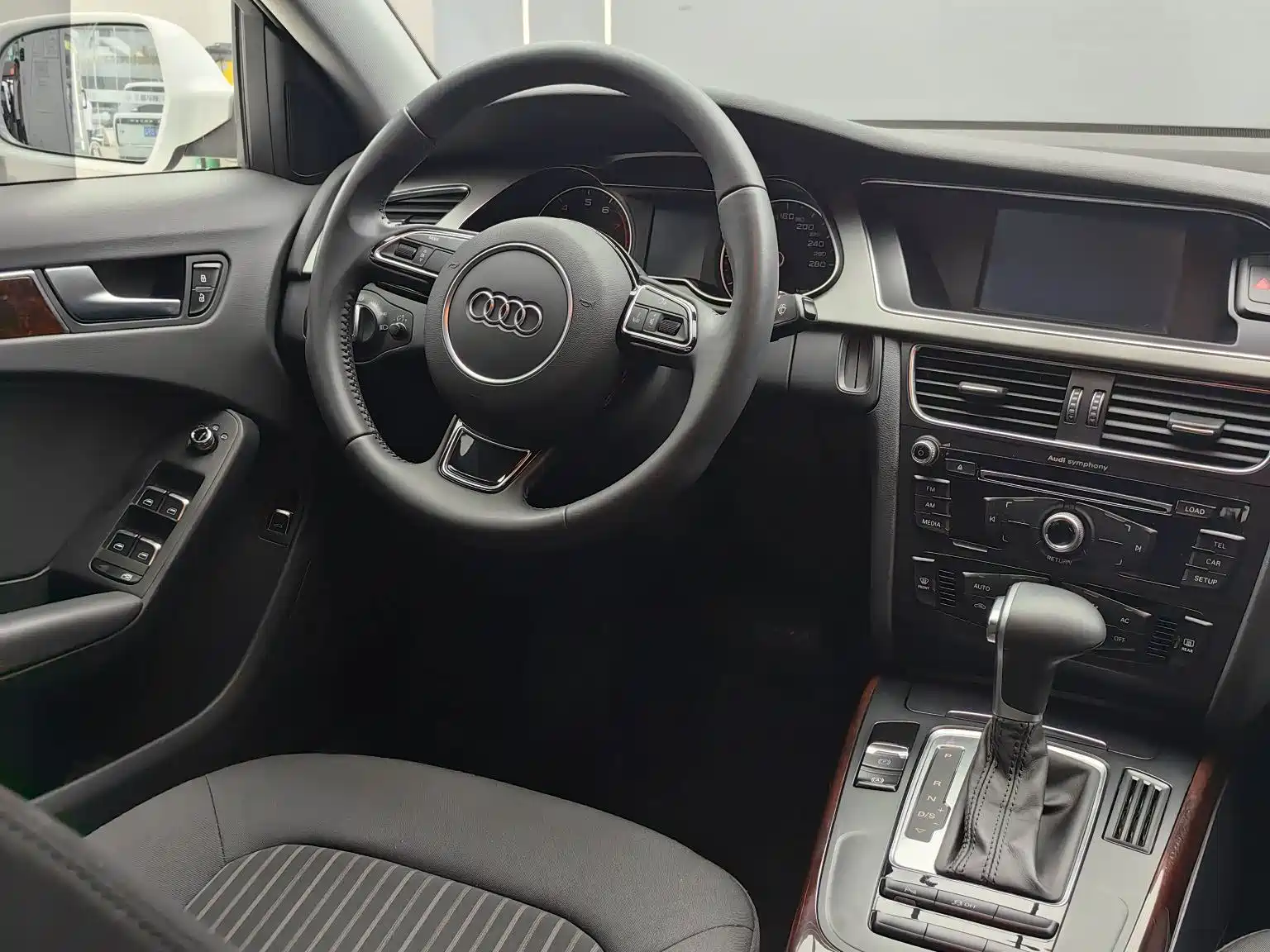 Фото 6 - Audi A4L
