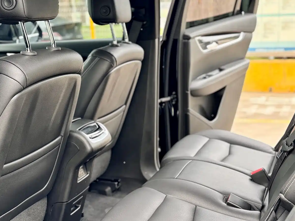 CADILLAC XT6