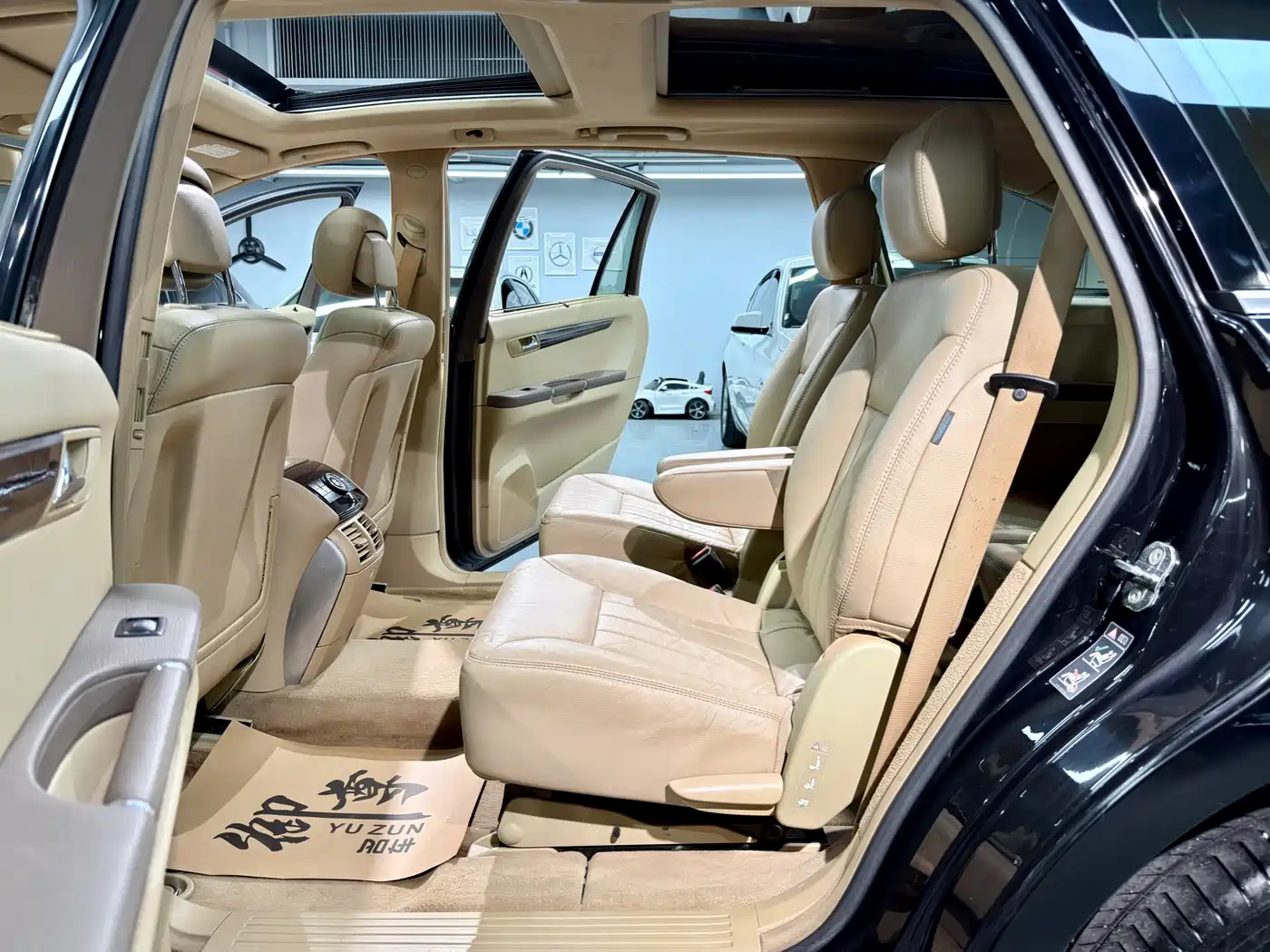Mercedes-Benz R-Class 2010 R 350 L 4MATIC фото 9