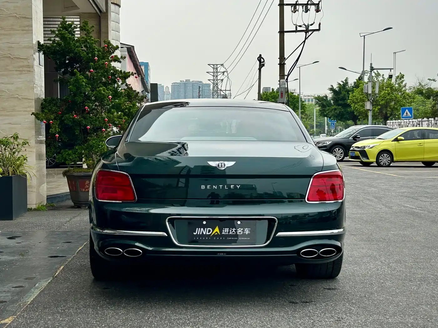 Bentley Flying Spur 2024 4.0T V8 Mulliner фото 9