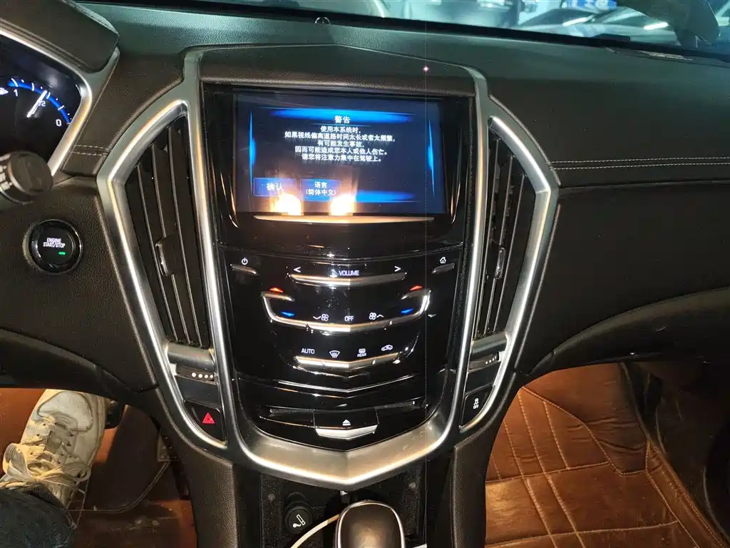Cadillac SRX 2015 3.0L Comfort фото 13