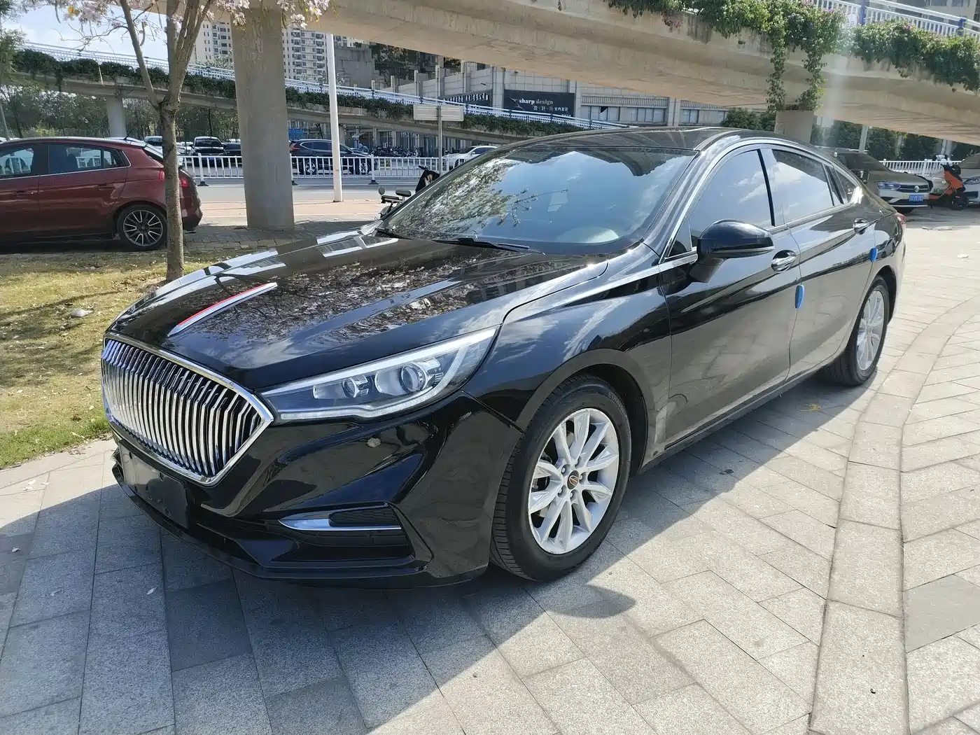 صورة 2 - Hongqi H5