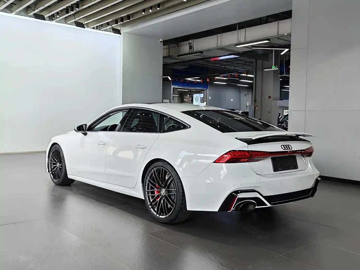 Фото 21 - Audi A7