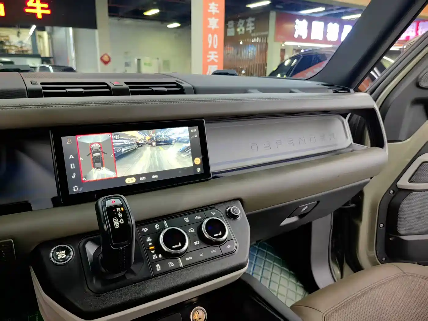 Land Rover Defender 2021 110 P400 Dark Special Edition фото 9