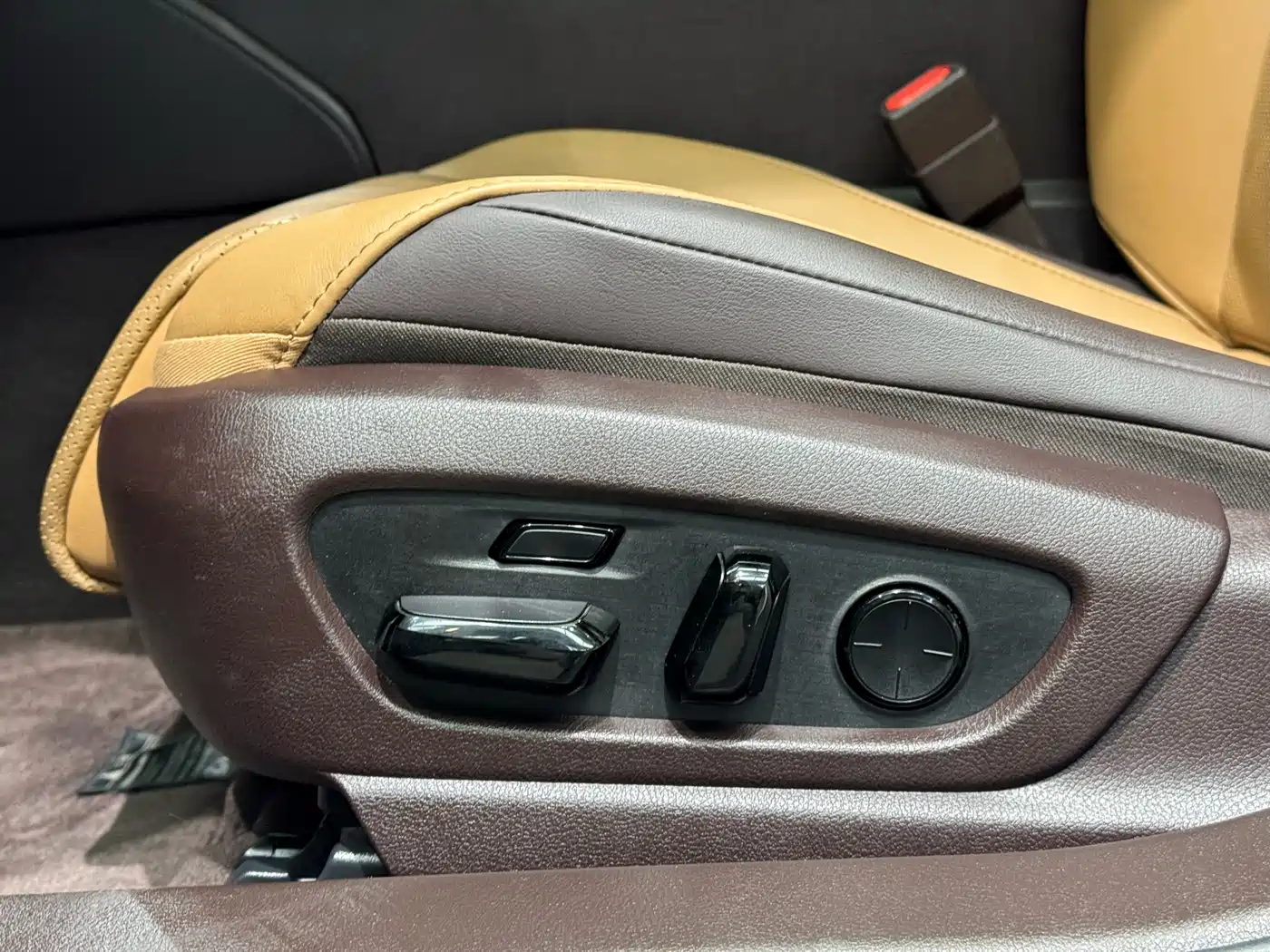 Lexus ES 2020 Model 300h Premium Edition фото 12