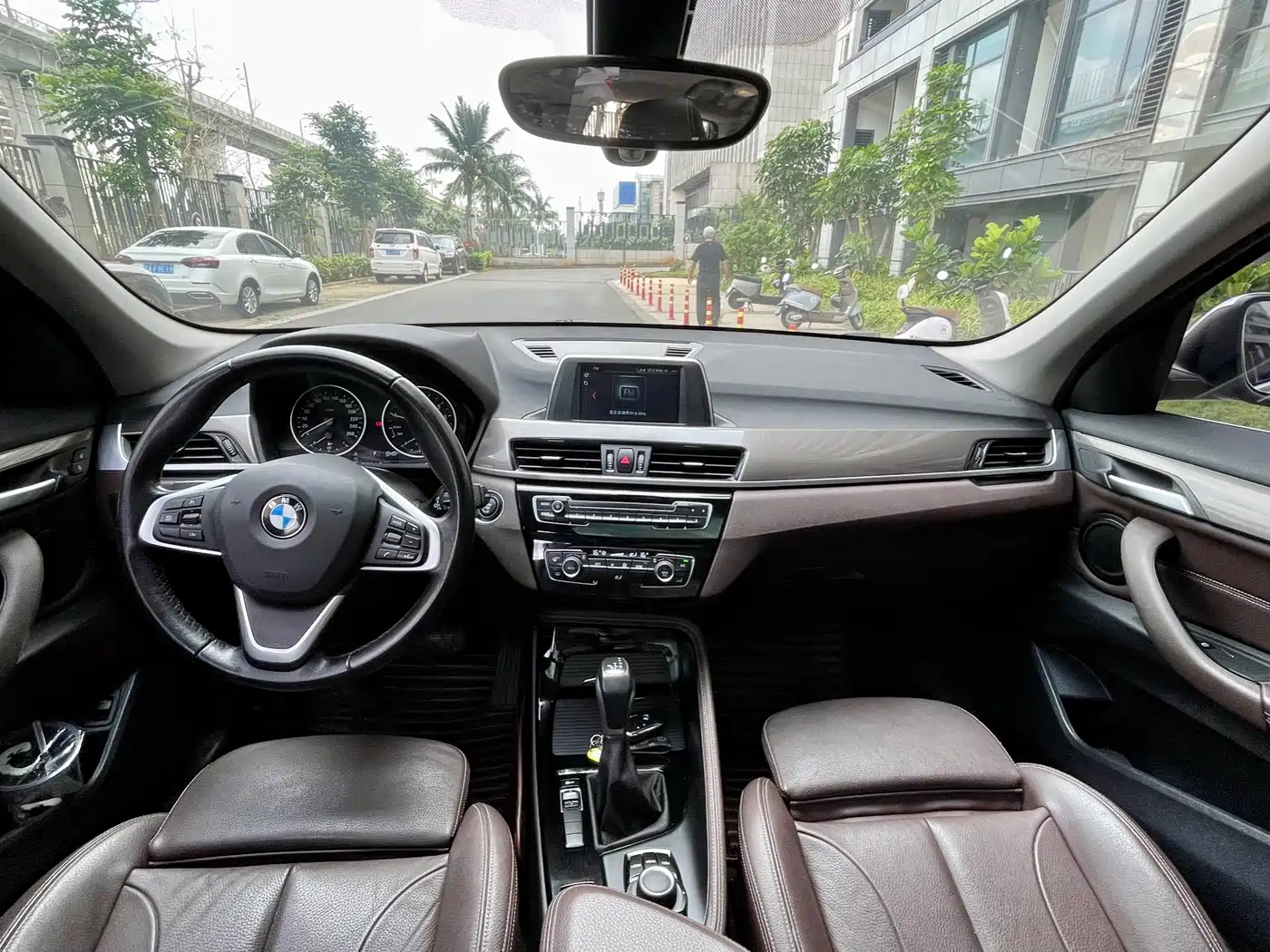 BMW X1 2018 sDrive18Li Premium Model фото 6