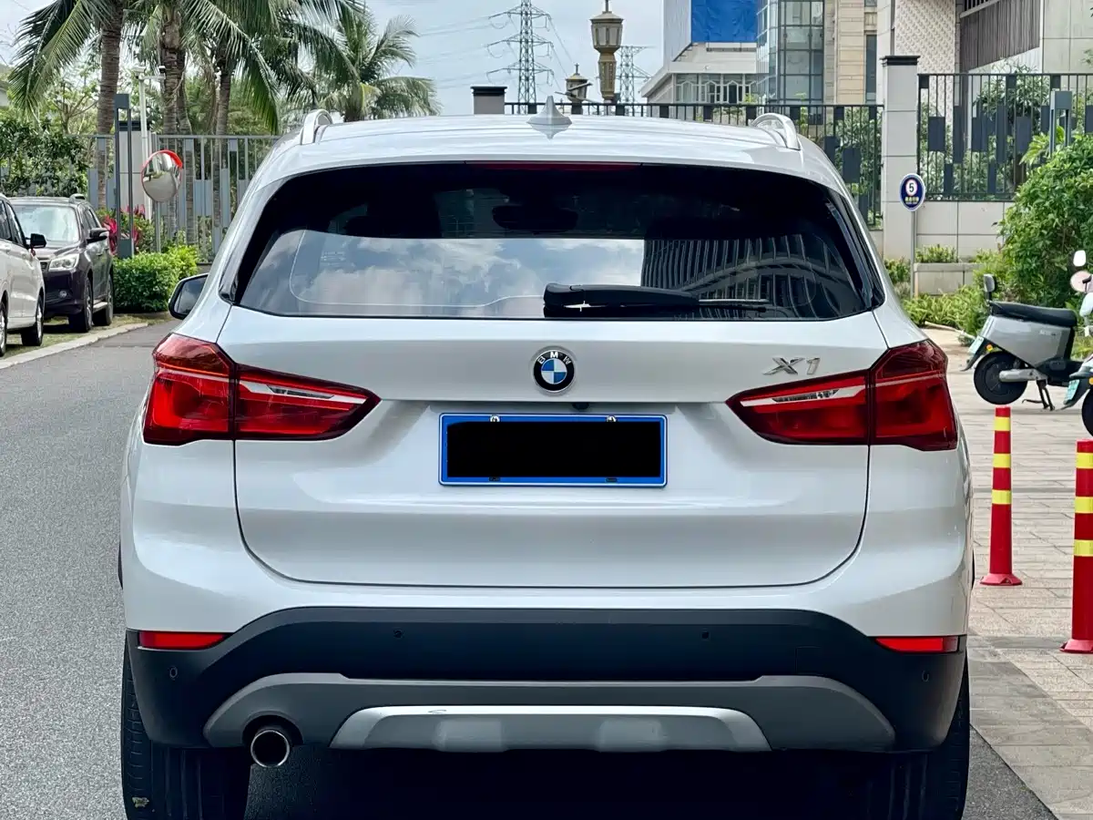 BMW X1 2018 sDrive18Li Premium Model фото 8