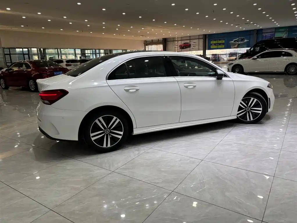 Mercedes-Benz A-Class 2019 A 180 L Sport Sedan фото 2