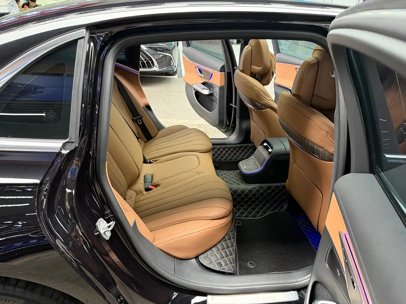 Mercedes-Benz E-Class 2024 E 300 L Fashion фото 17
