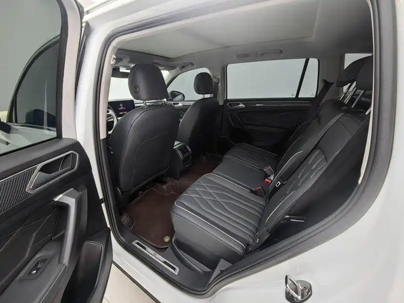 Volkswagen Tiguan L 2024 330TSI Automatic 2WD R-Line Premium Enjoyment Edition фото 9