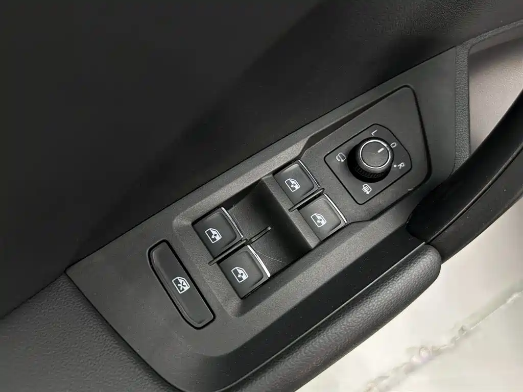 Volkswagen Tharu 2022 330TSI AWD Flagship Edition фото 23