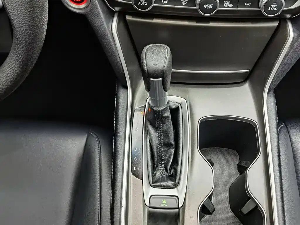 Фото 13 - Honda Accord