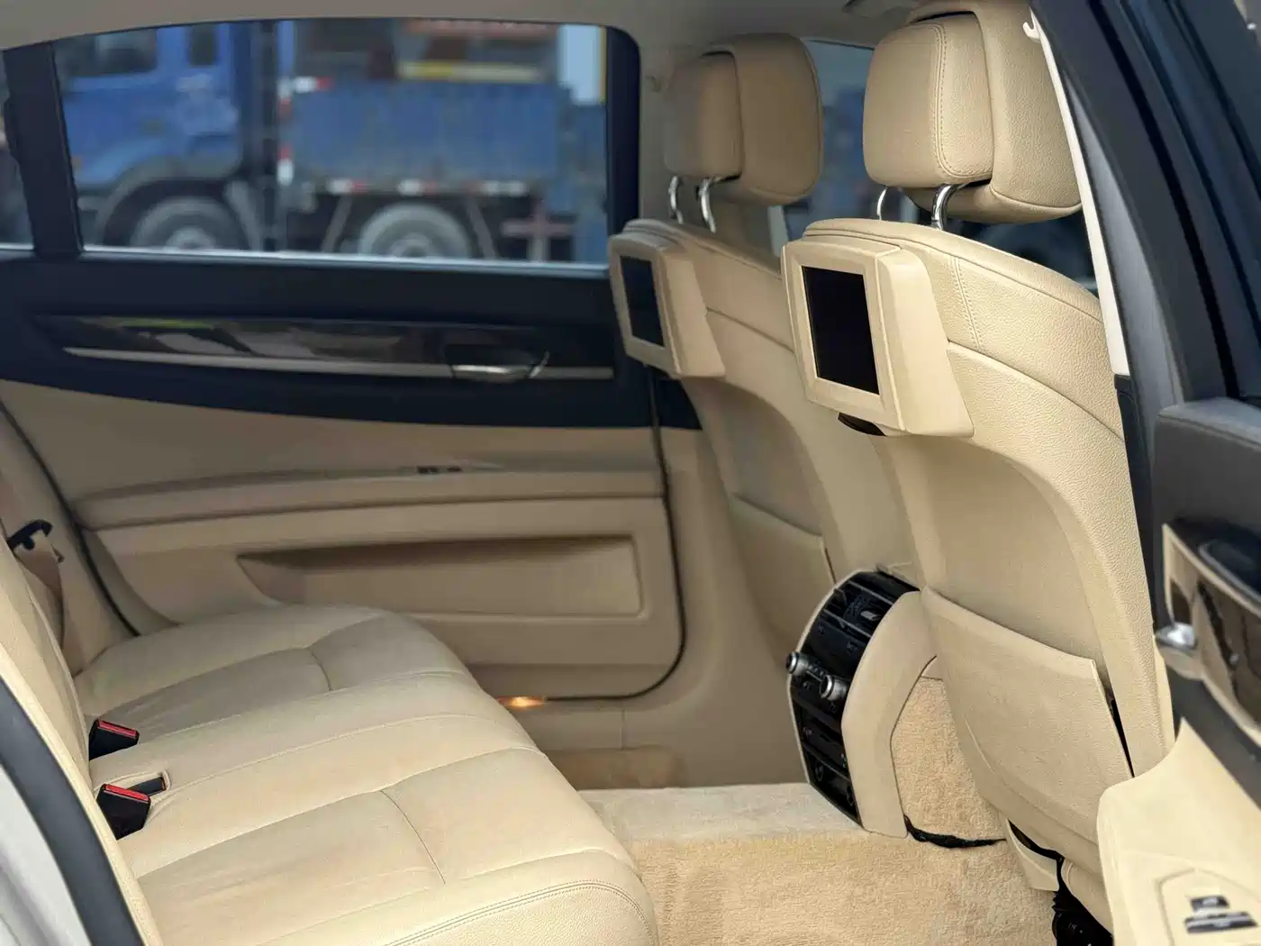 BMW 7 Series 2009 Model 740Li Leading Edition фото 16