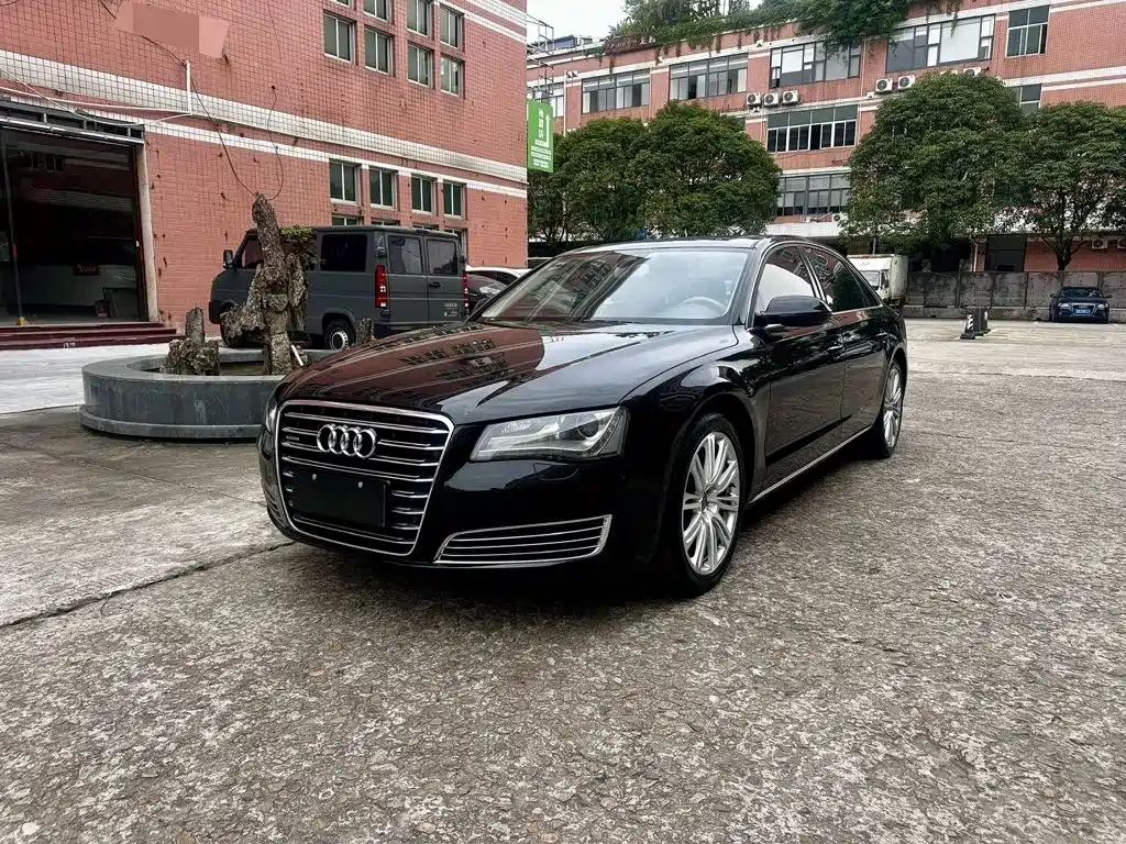 Фото 1 - Audi A8