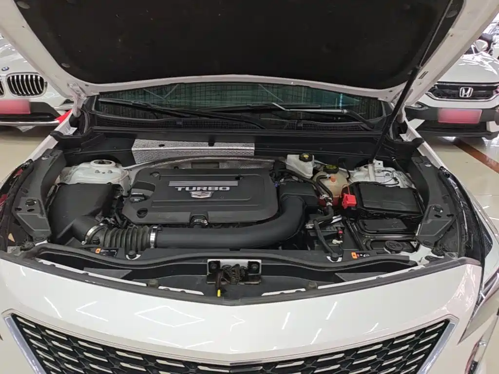 Фото 20 - Cadillac XT4