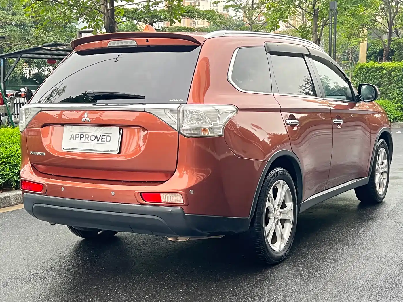 Mitsubishi Outlander (Import) 2014 2.4L 4WD Luxury Value Edition 5-seater фото 5