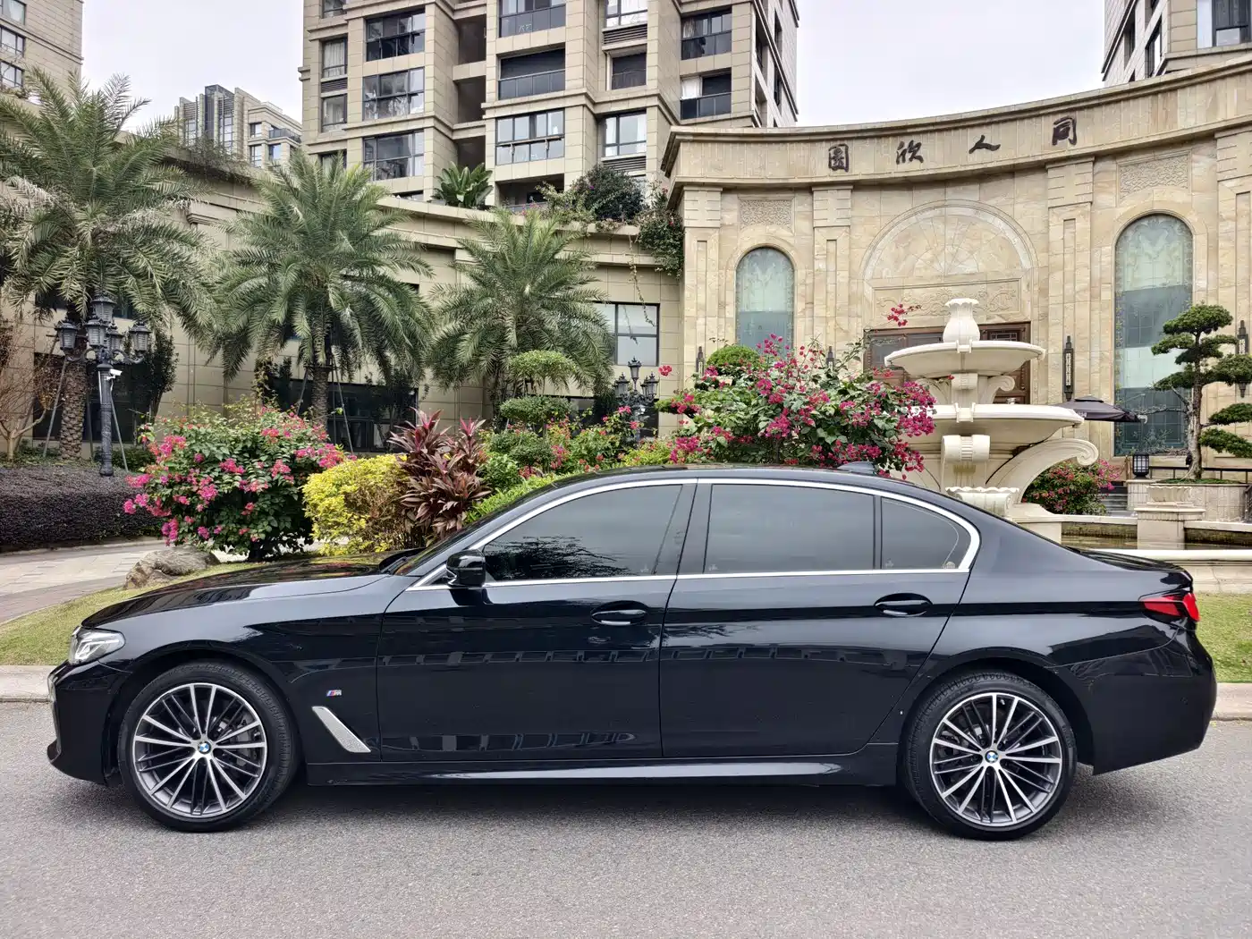 BMW 5 Series 2023 530Li Leading M Sport Package фото 4