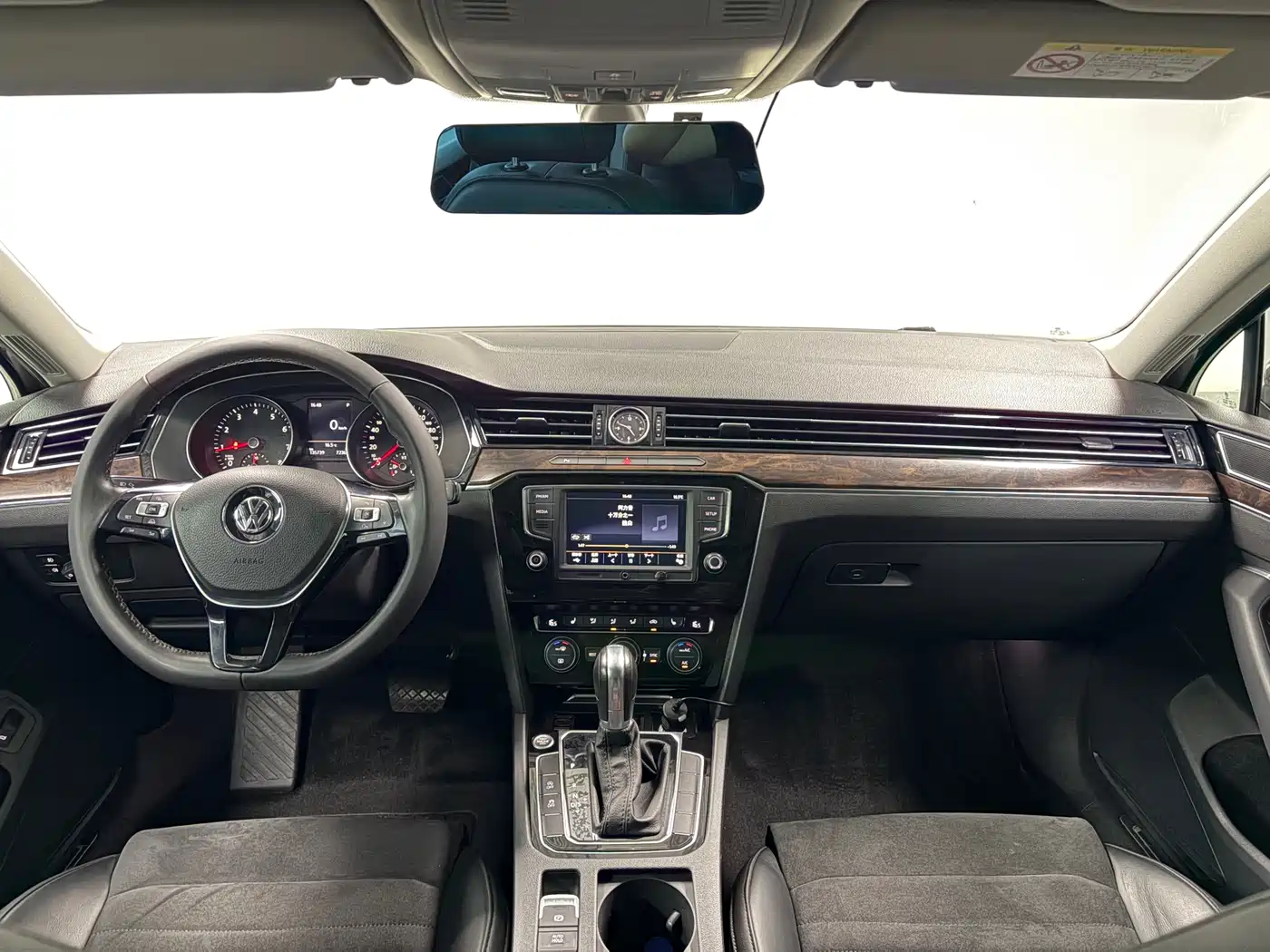 Volkswagen Magotan 2017 380TSI DSG Luxury фото 11