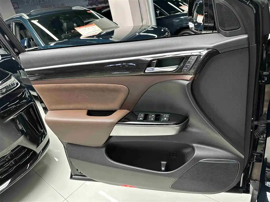 GAC Trumpchi Trumpchi GS8 2017 320T AWD Luxury Smart Connect (7-Seater) фото 16