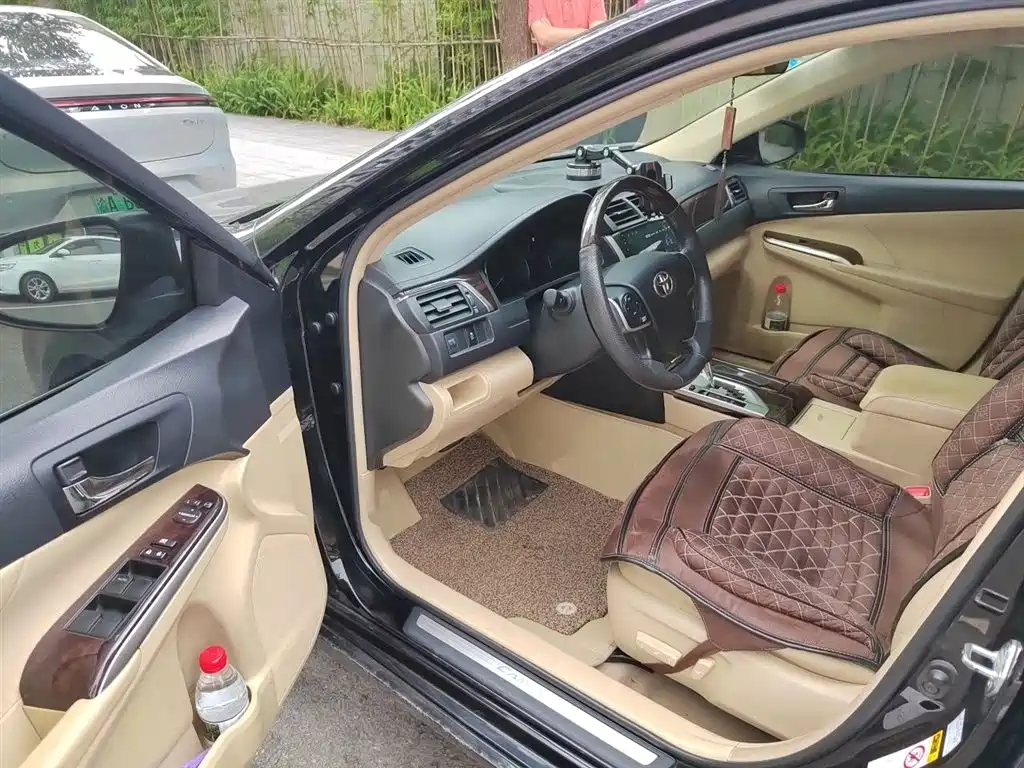Toyota Camry 2015 2.0G Leading Edition фото 13