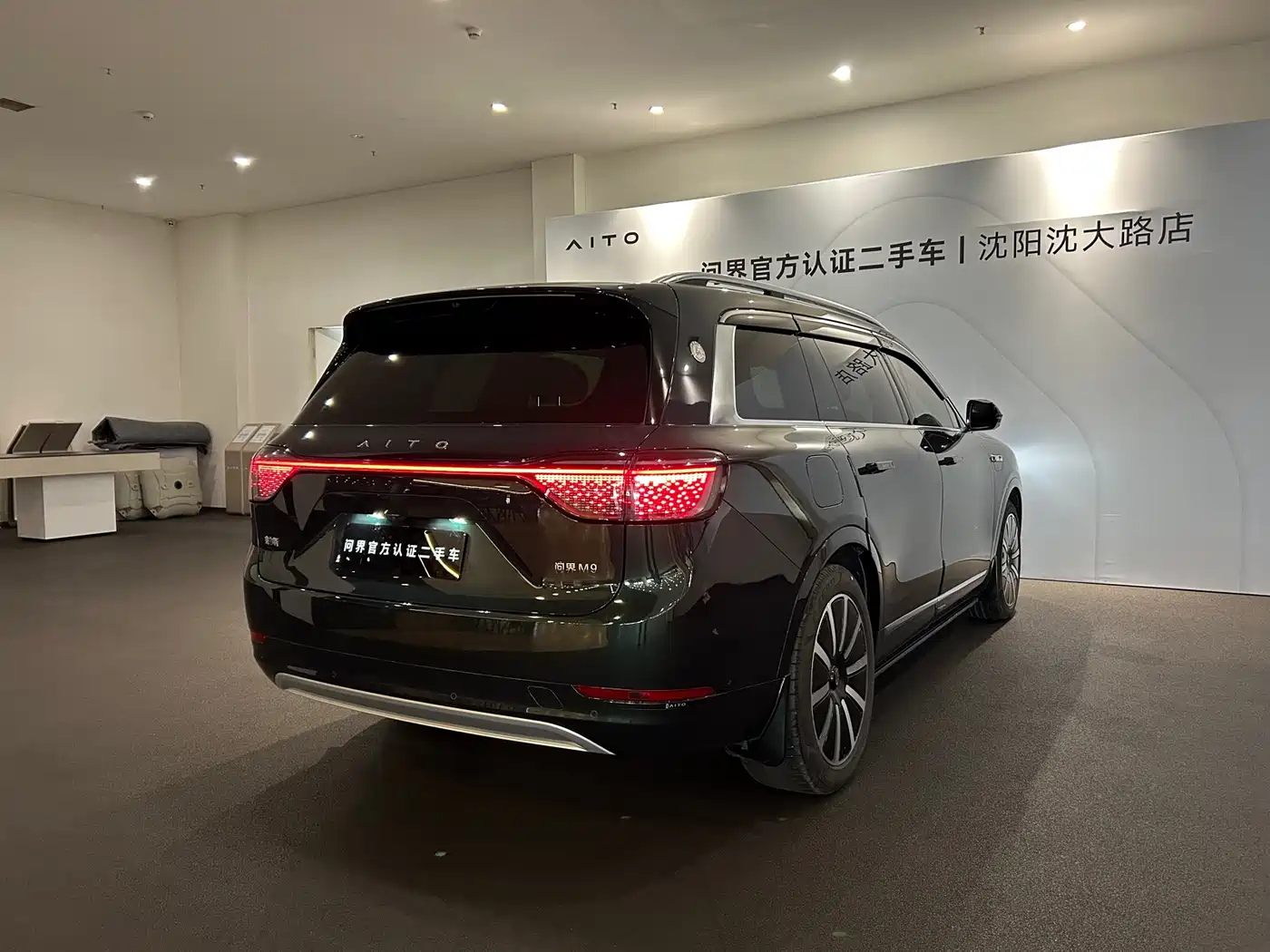 AITO Wenjie AITO M9 2024 Extended Range Max 42kWh 5-seater фото 15