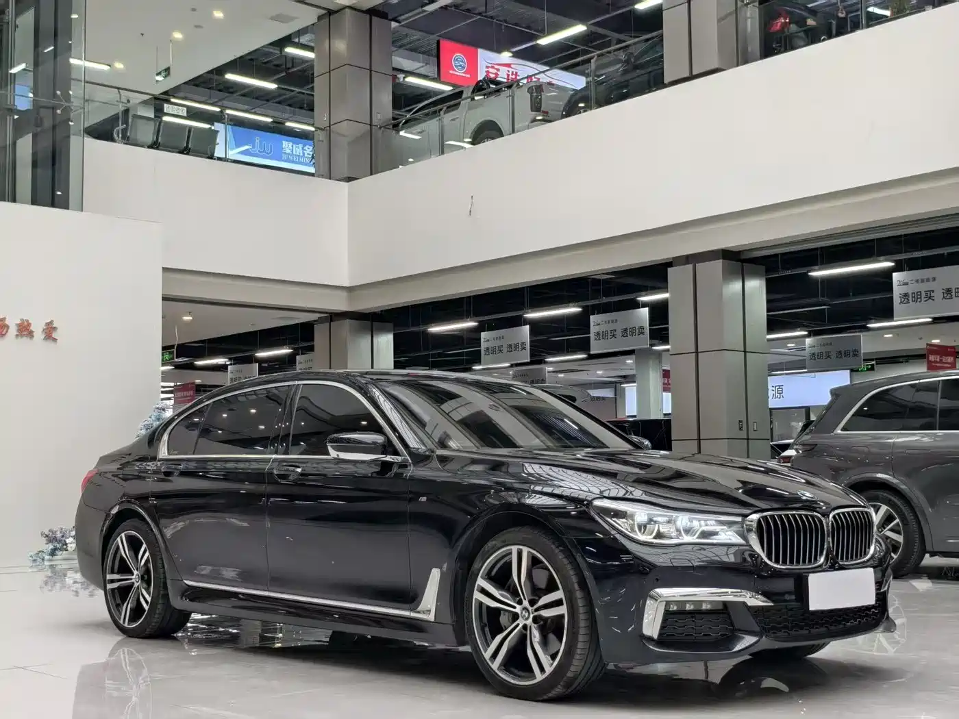 BMW 7 Series 2018 740Li xDrive Premium Type M Sport Package фото 3