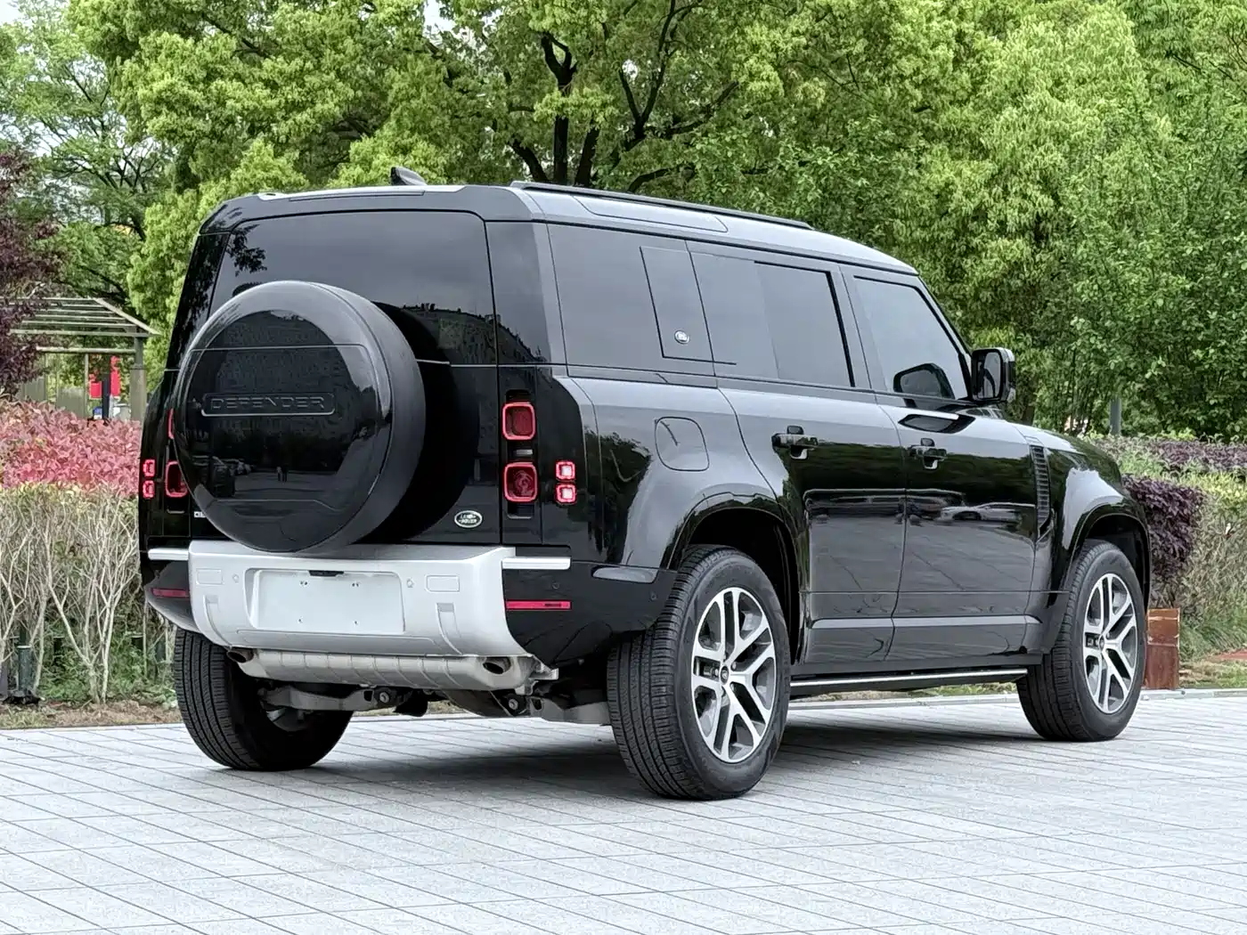 Land Rover Defender 2024 110 3.0T P400 XS фото 5