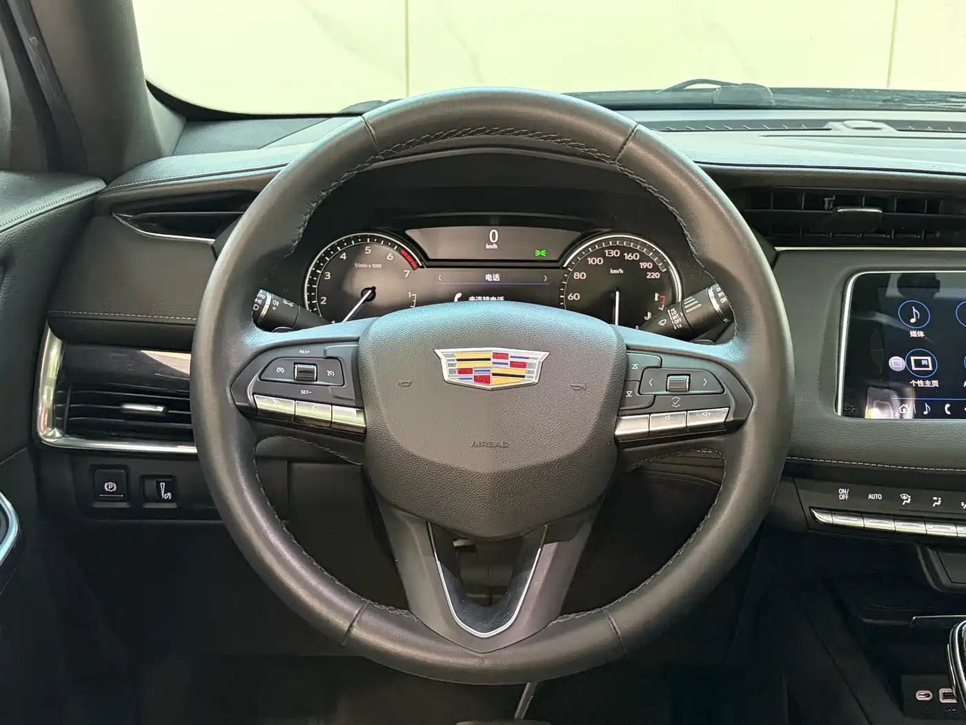 CADILLAC XT4