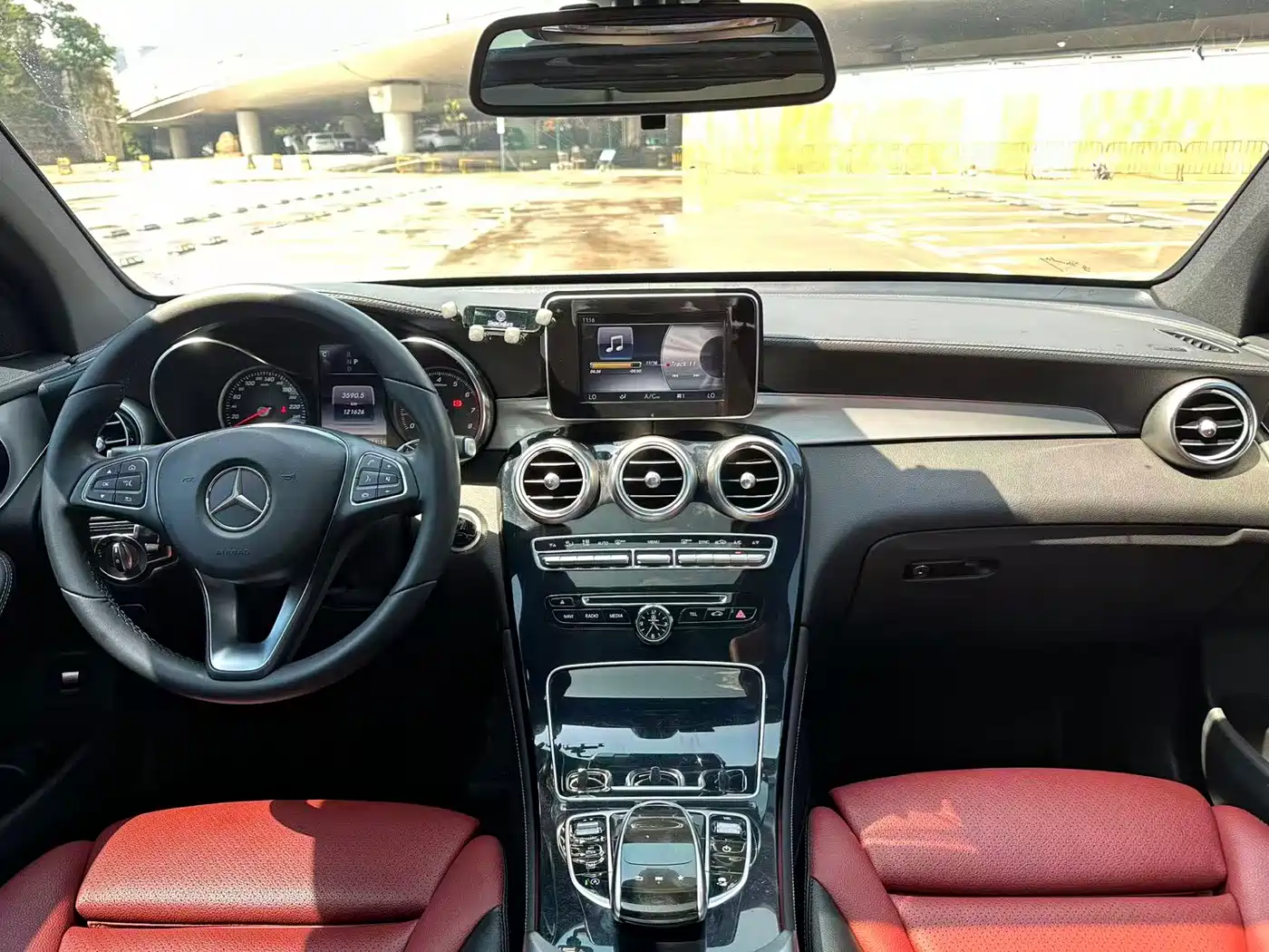 Mercedes-Benz GLC Coupe 2017 GLC 200 4MATIC Coupe SUV фото 5