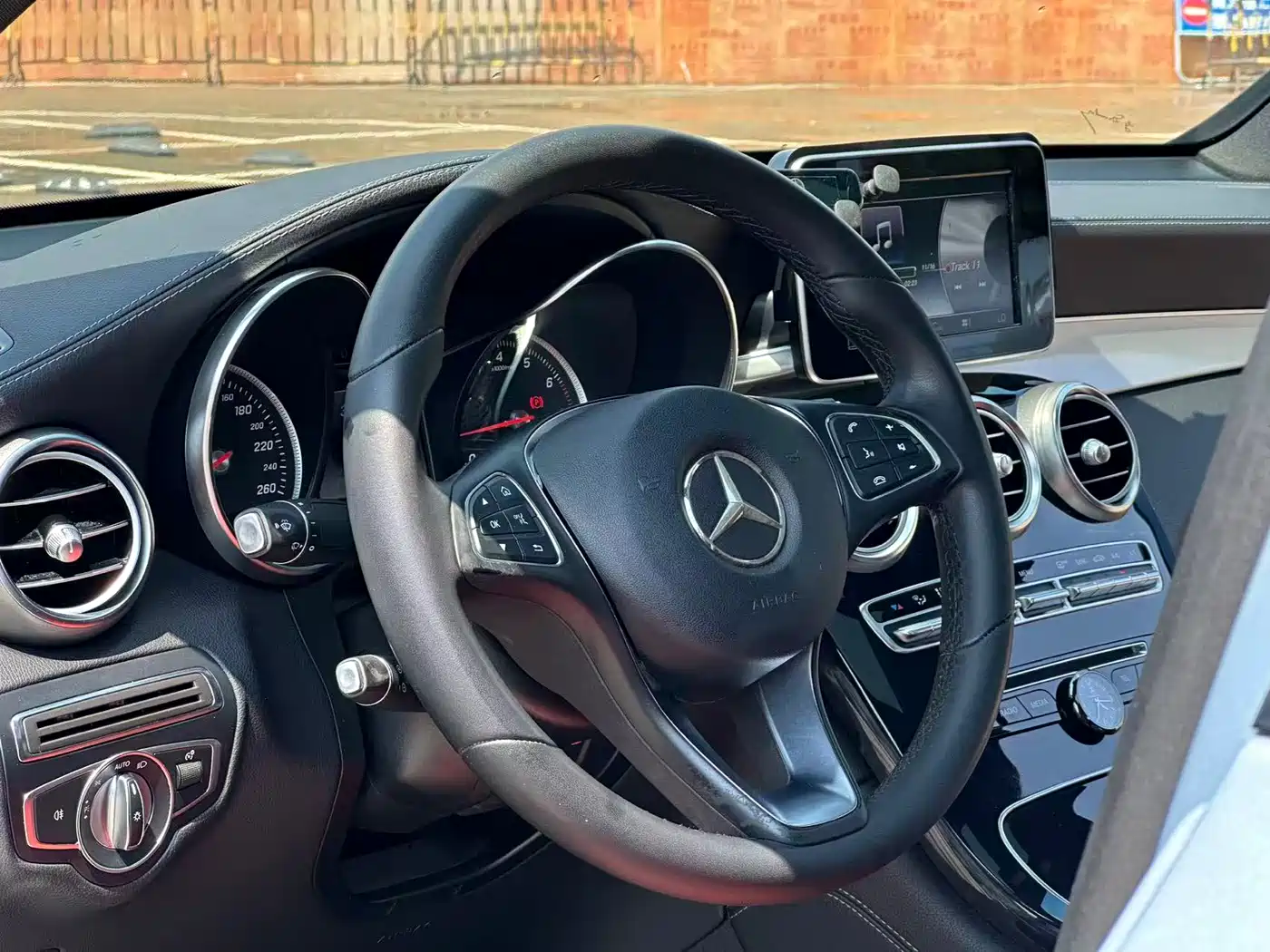 Mercedes-Benz GLC Coupe 2017 GLC 200 4MATIC Coupe SUV фото 10