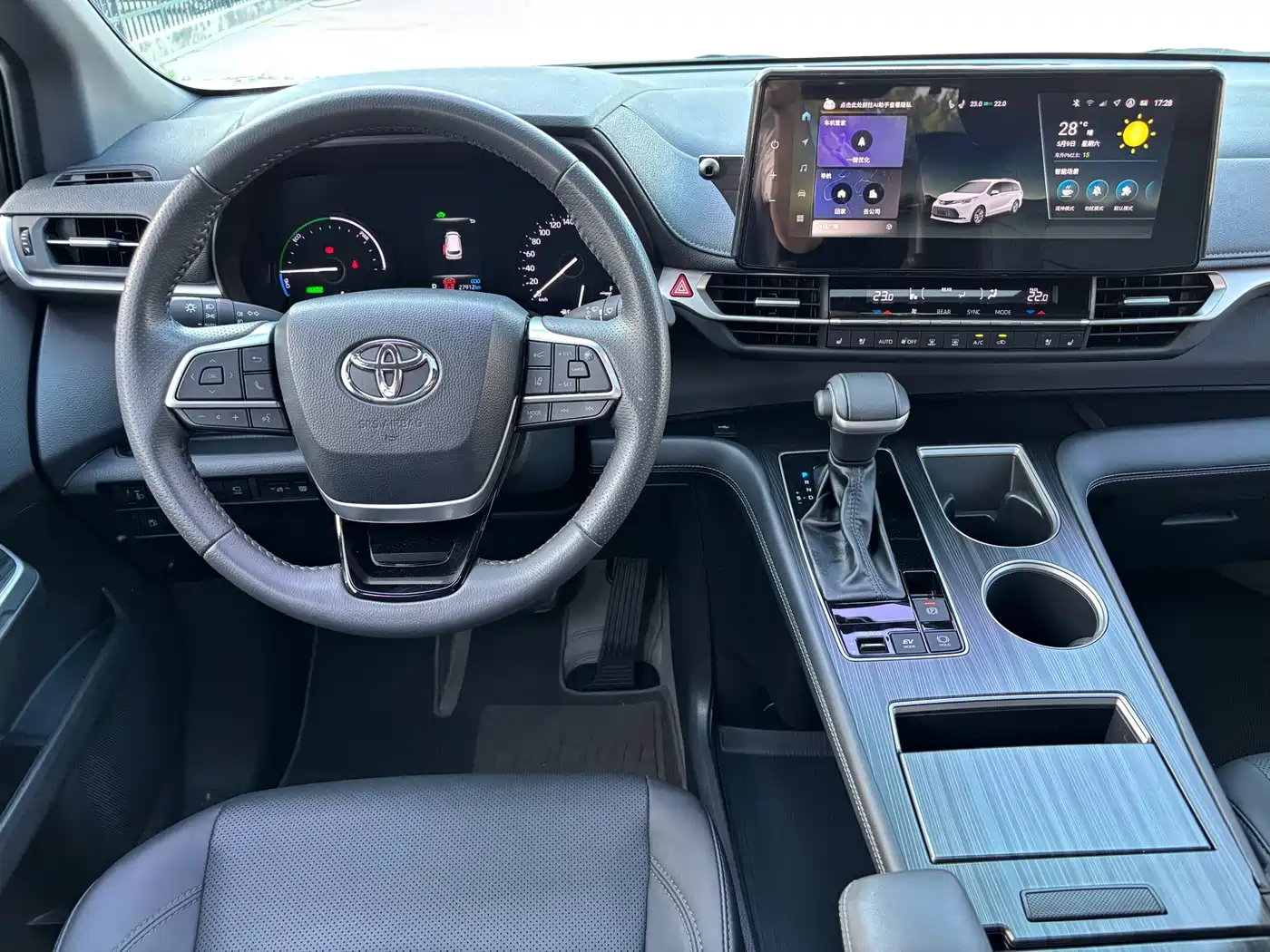 Toyota Sienna 2024 2.5L Hybrid Premium Edition фото 11