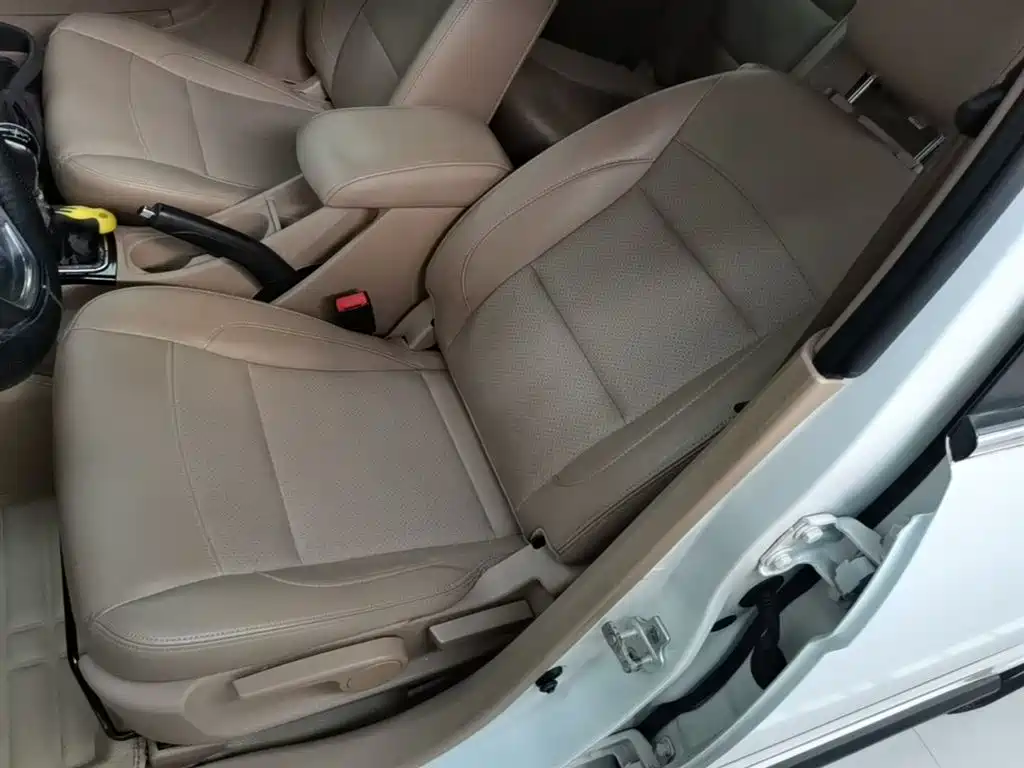 Wuling Motors Wuling Hongguang 2015 2014 1.5L S Luxury