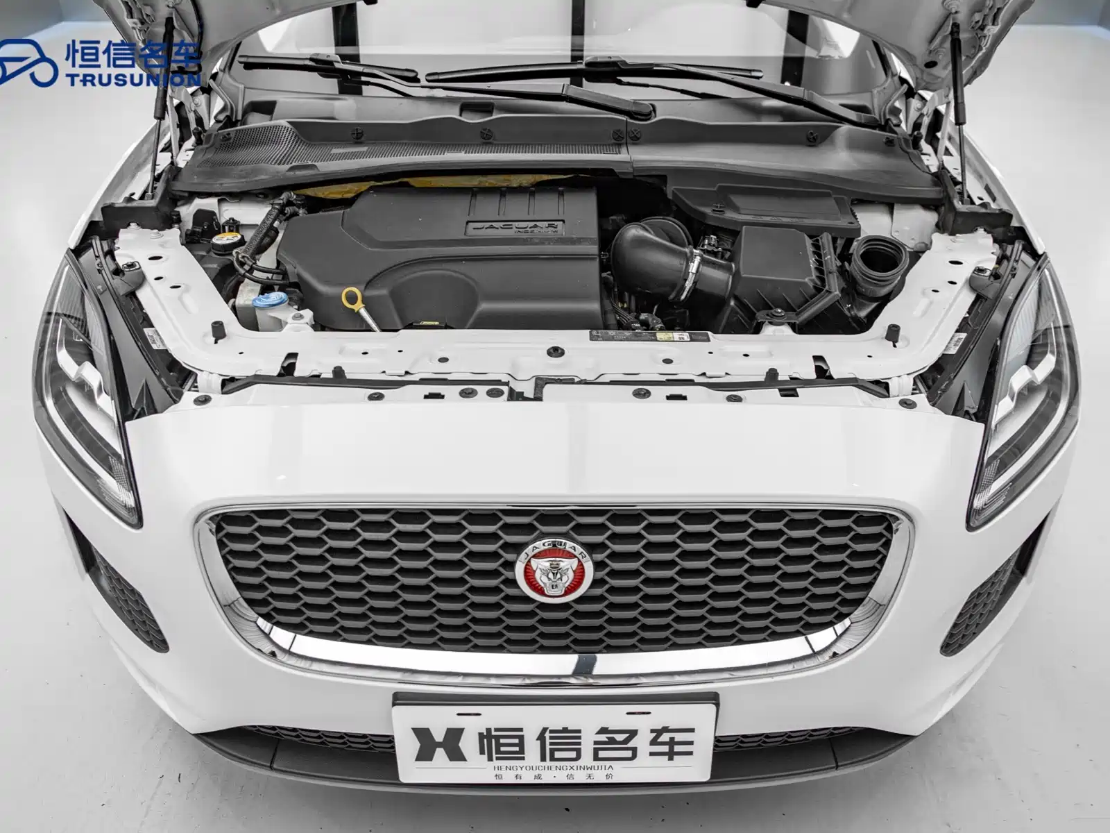 Фото 21 - Jaguar E-PACE