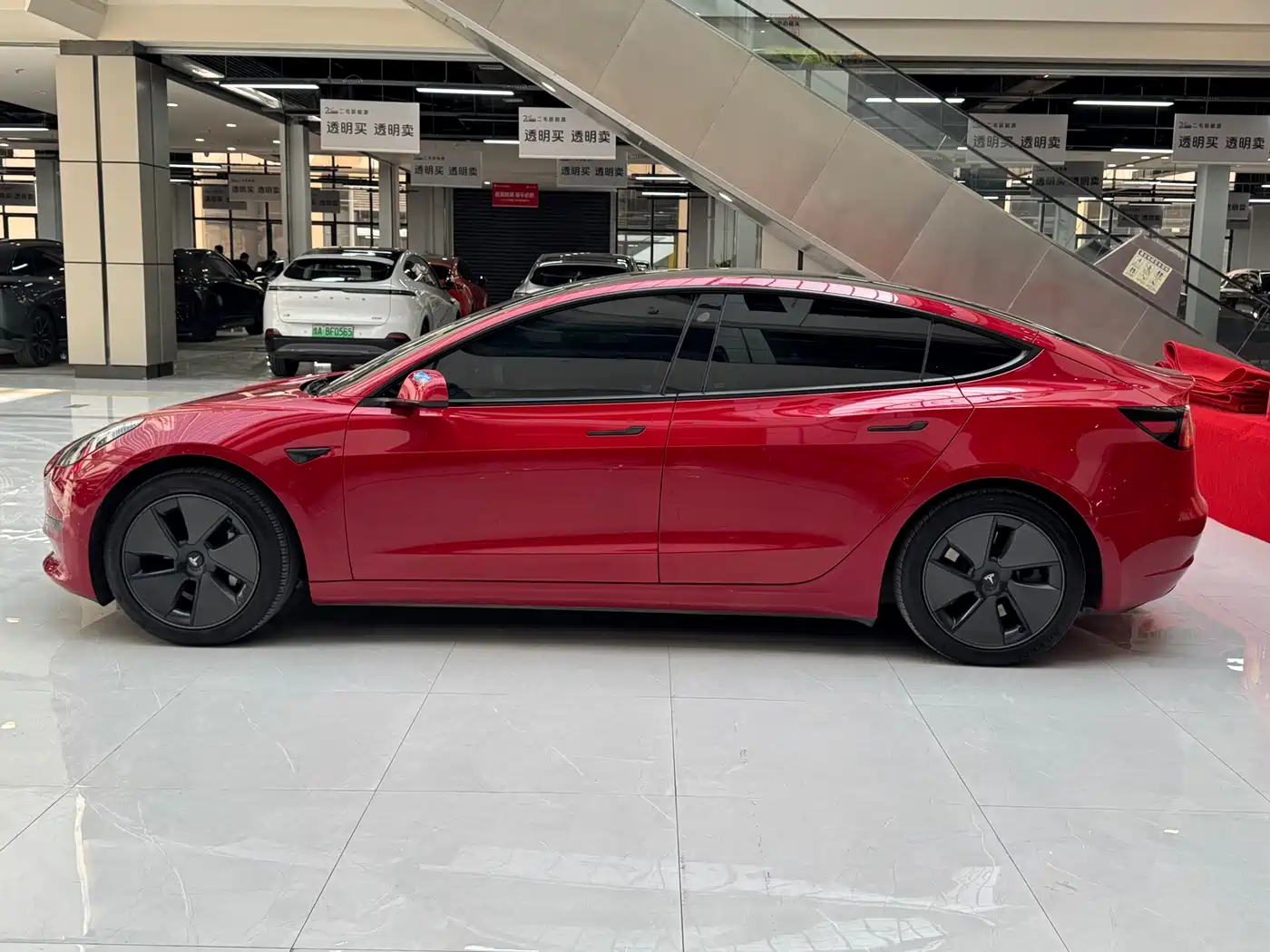 TESLA MODEL 3