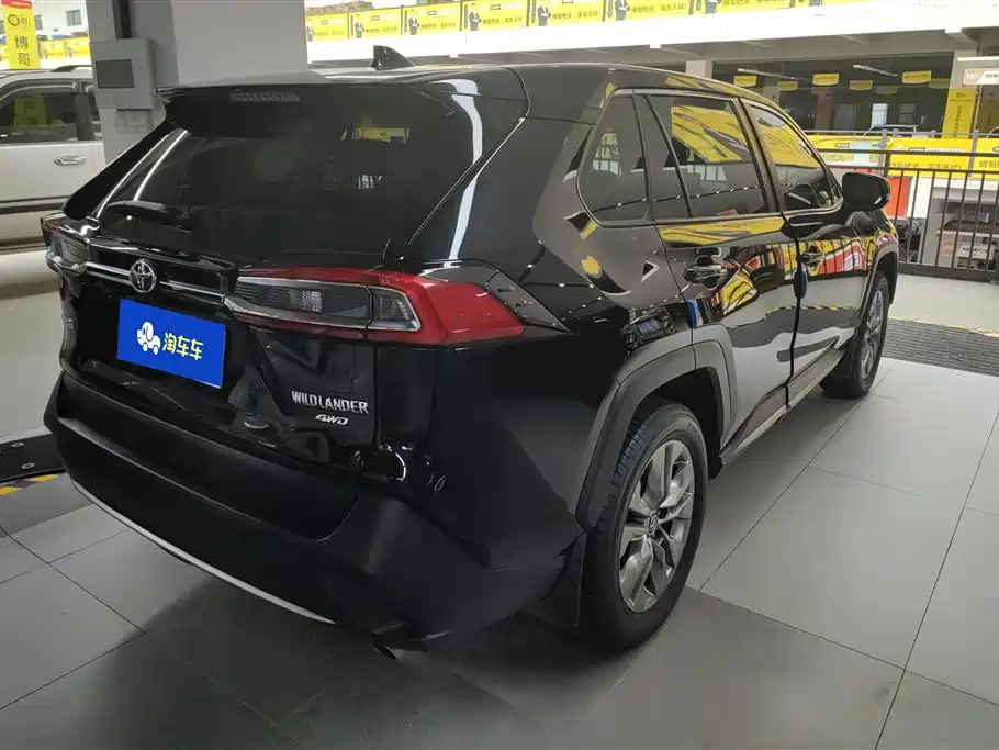 Toyota Wildlander 2022 2.0L CVT AWD Luxury Edition фото 3