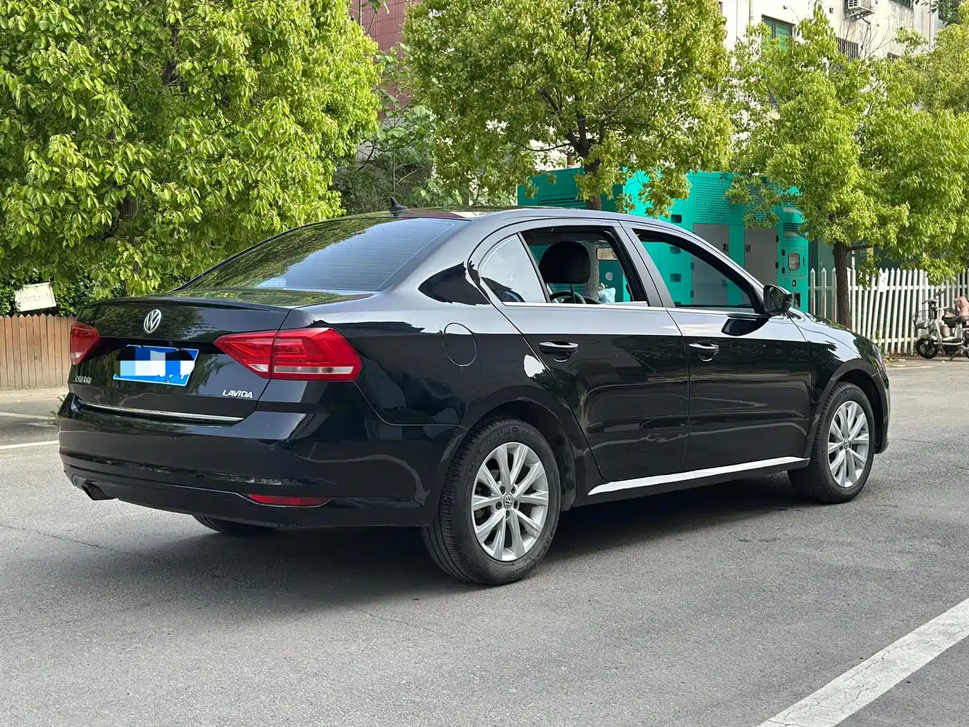 Volkswagen Lavida 2015 1.6L Automatic Comfort Edition фото 5