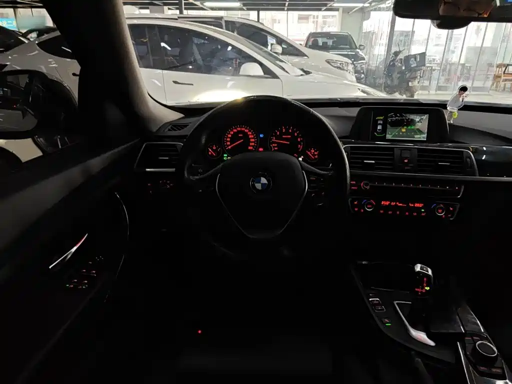 BMW 3 Series GT 2018 320i Fashion фото 11