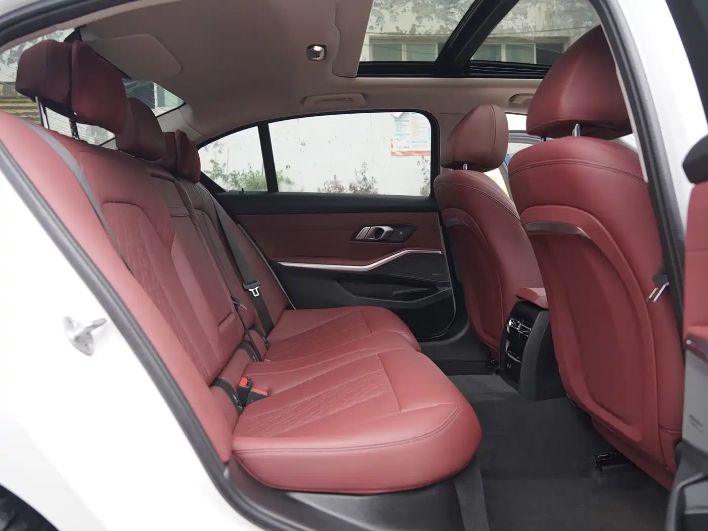 BMW 3 Series 2024 325Li M Sport Shadowline Package фото 6