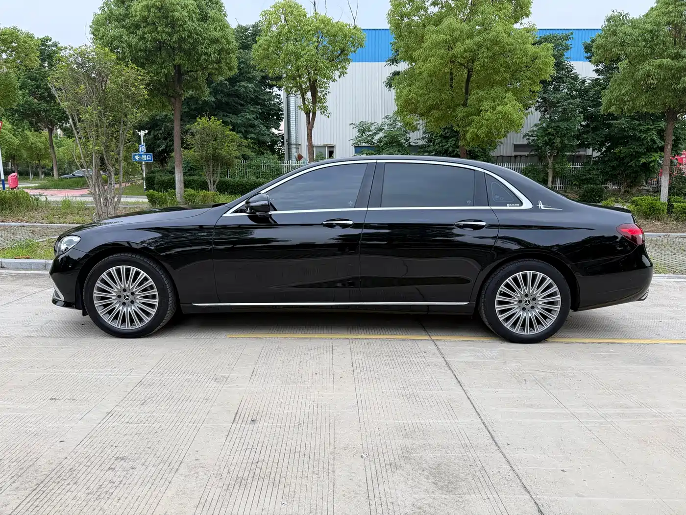 Mercedes-Benz E-Class 2023 E 300 L Luxury фото 16