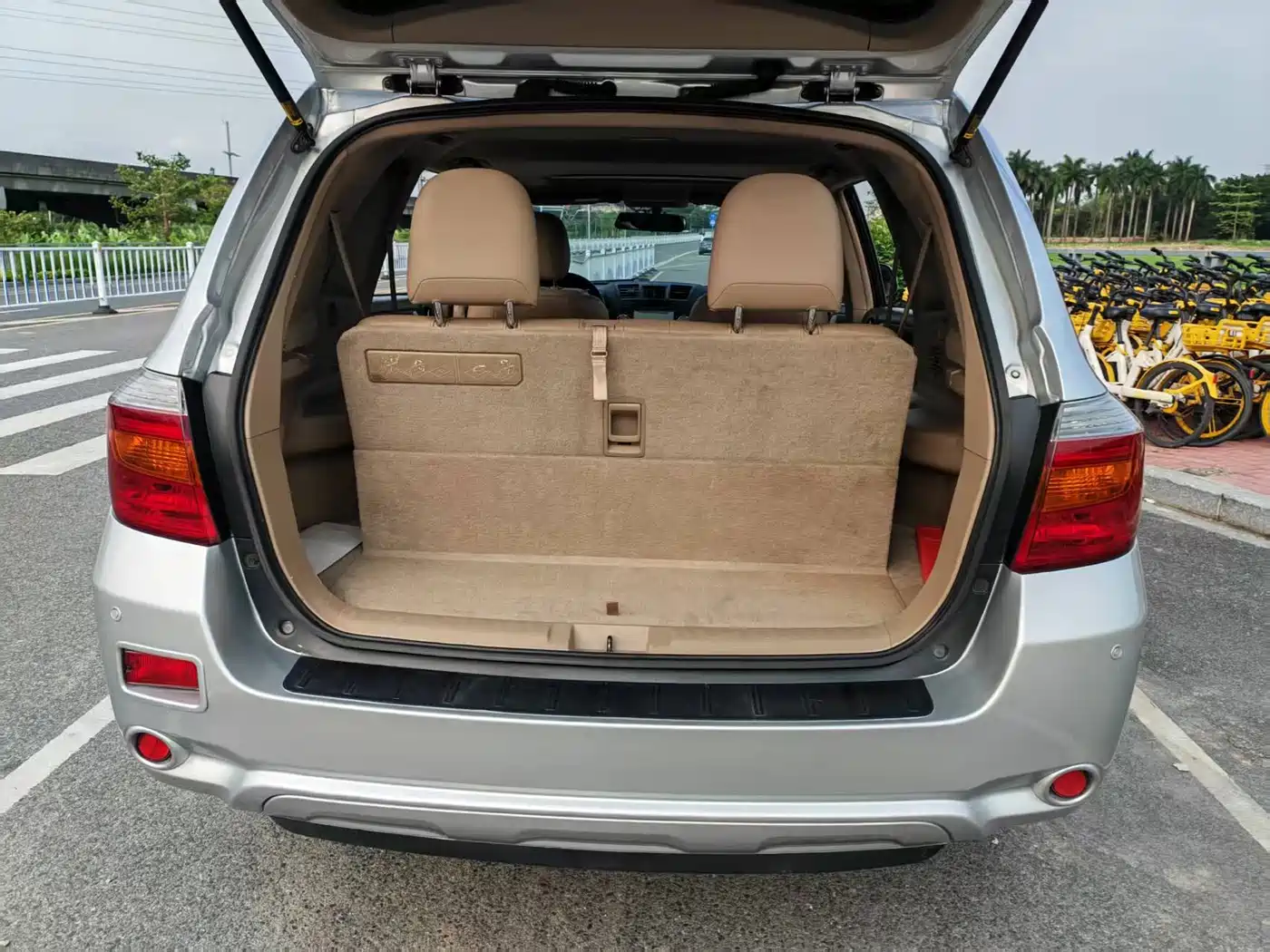 Toyota Highlander 2011 2.7L 2WD 7-seat Luxury фото 16
