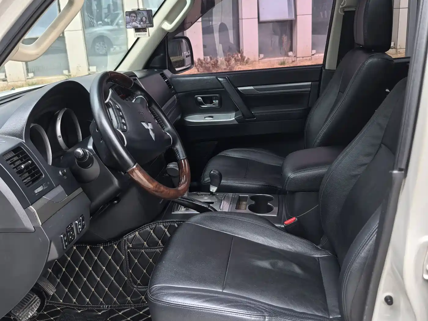 Mitsubishi Pajero (Import) 2016 3.0L Automatic Luxury (China V) фото 9
