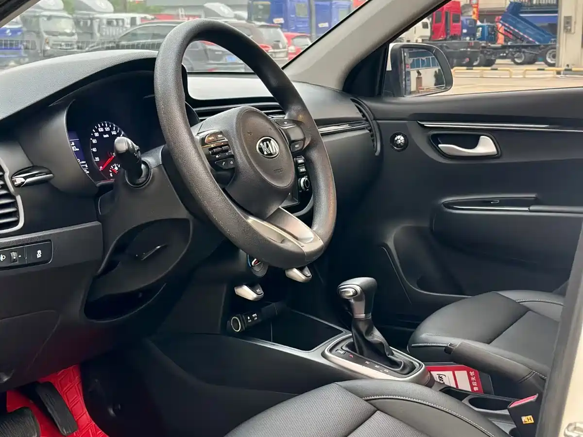 Kia K2 2018 2017 Sedan 1.4L AT GLS
