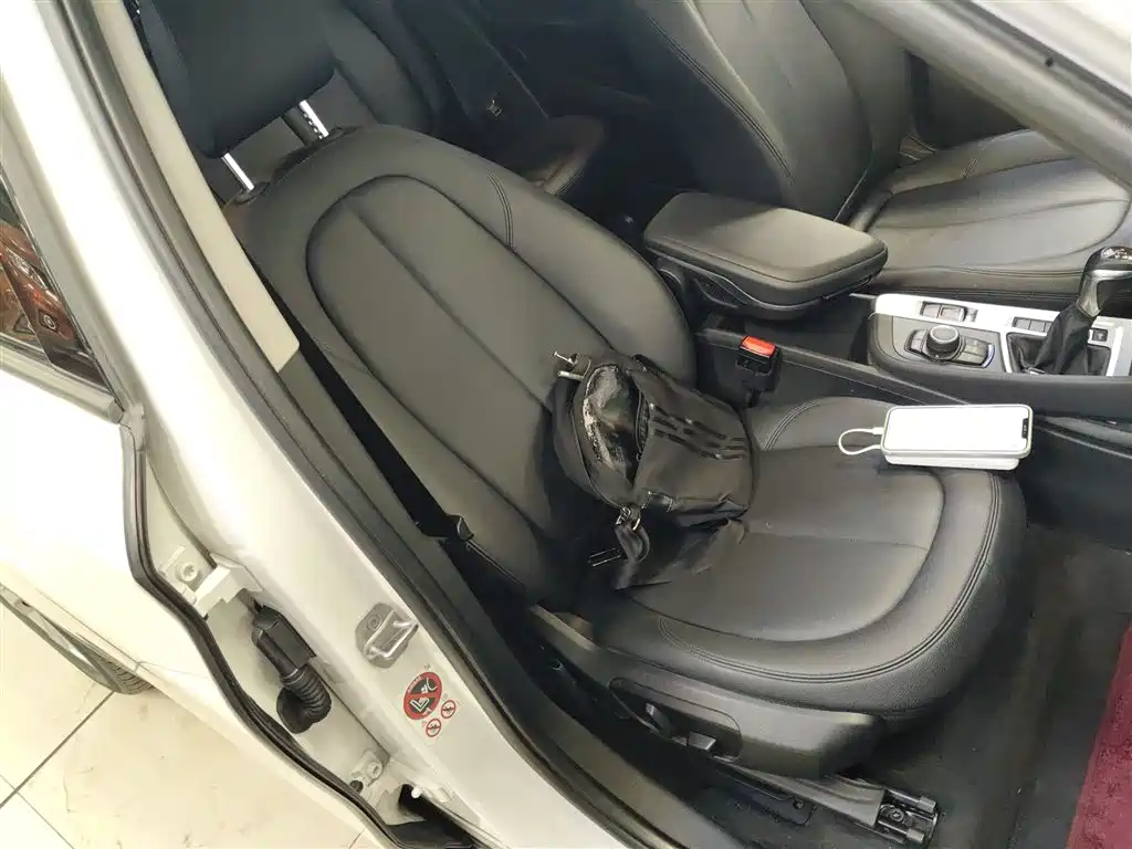 BMW X1 2016 sDrive18Li Premium Model фото 25