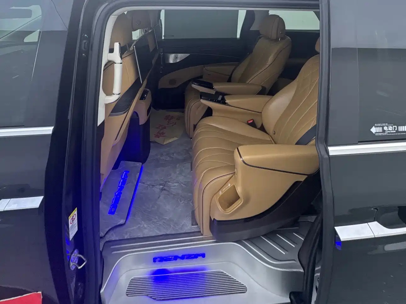 Denza D9 2024 DM-i 980 AWD Prestige фото 6