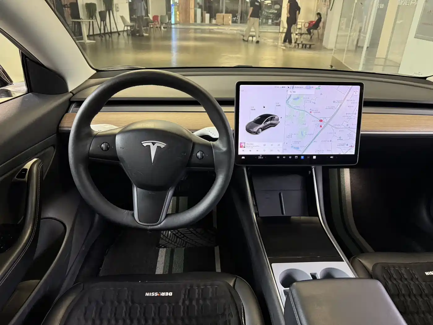 TESLA MODEL 3