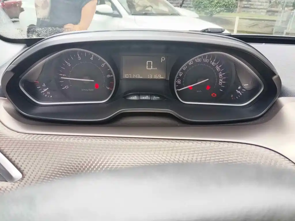 Фото 4 - Peugeot 2008
