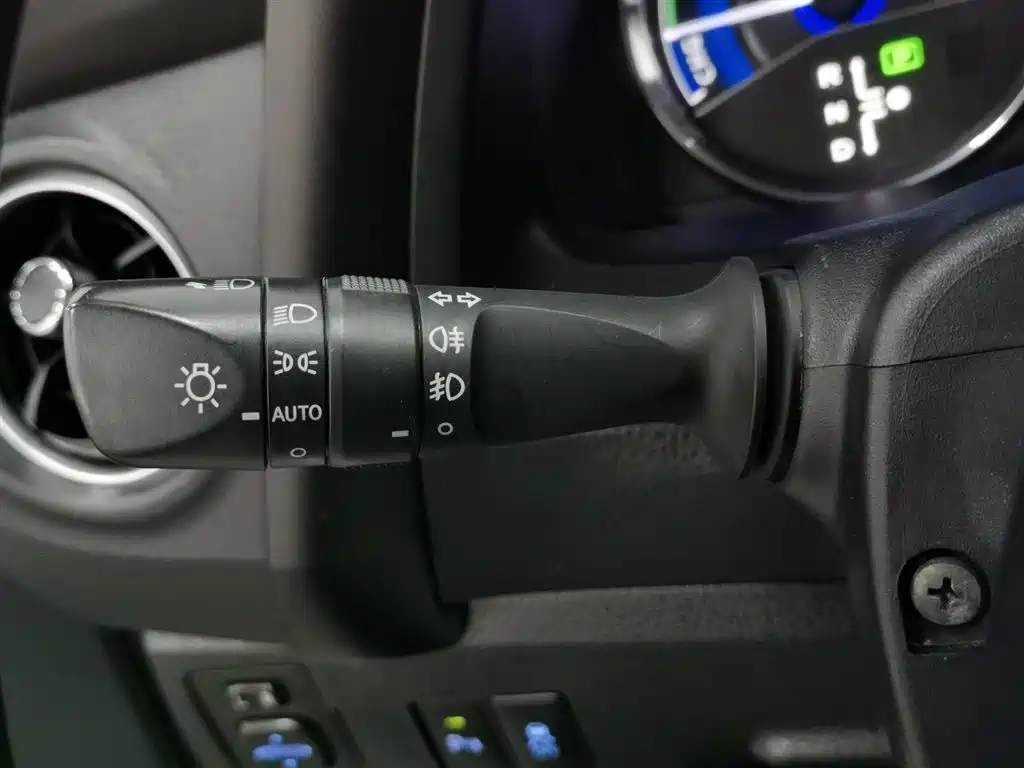 Toyota Corolla 2018 Hybrid 1.8L E-CVT Smart Edition фото 21