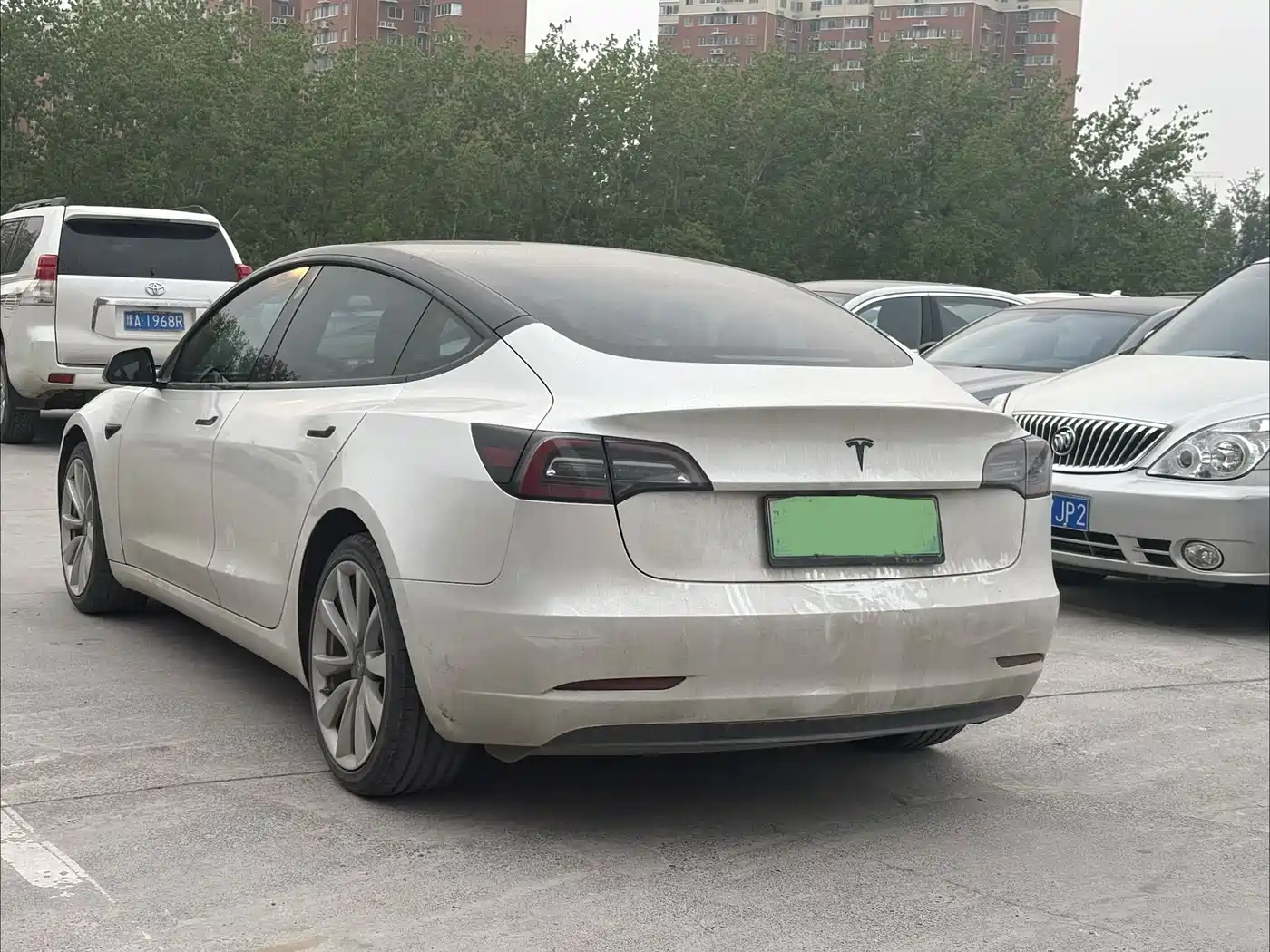TESLA MODEL 3